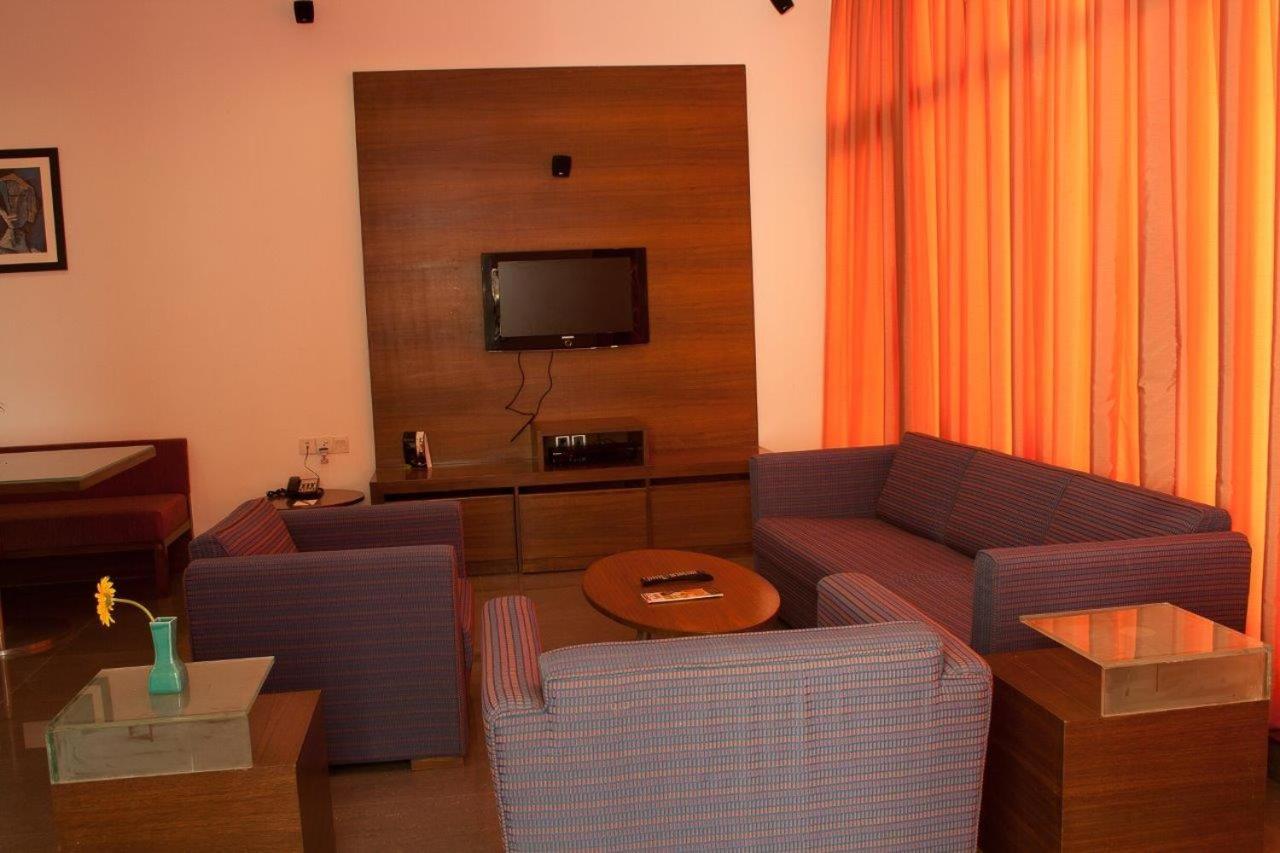 Hotel Parc Estique Pune Exterior foto